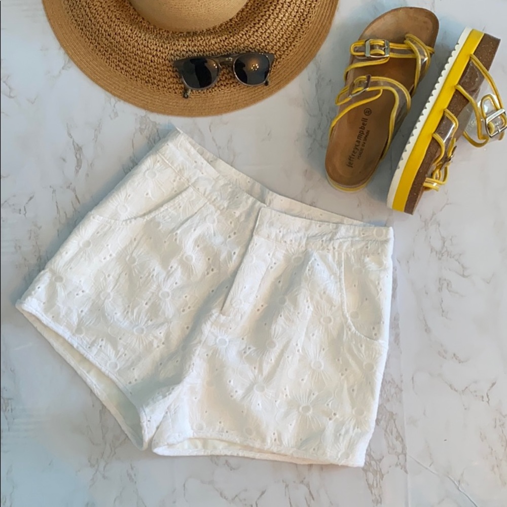 ° White Floral Shorts °